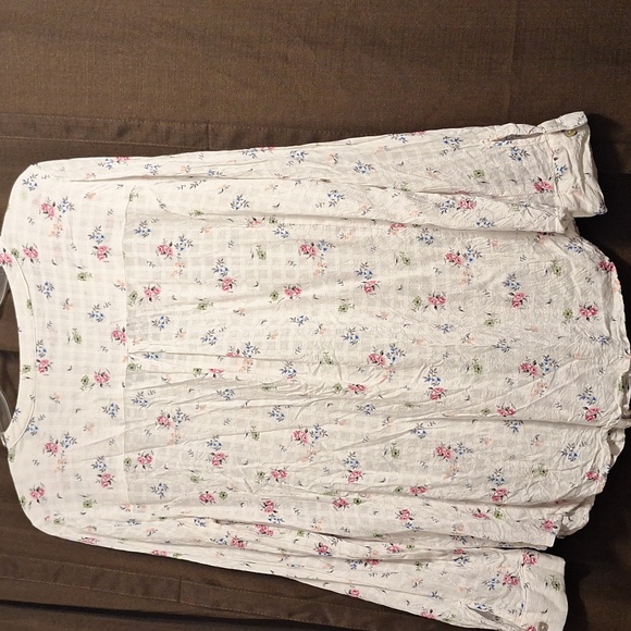 Jane and Delancey Floral V-Neck Button Blouse - - Picture 5 of 5